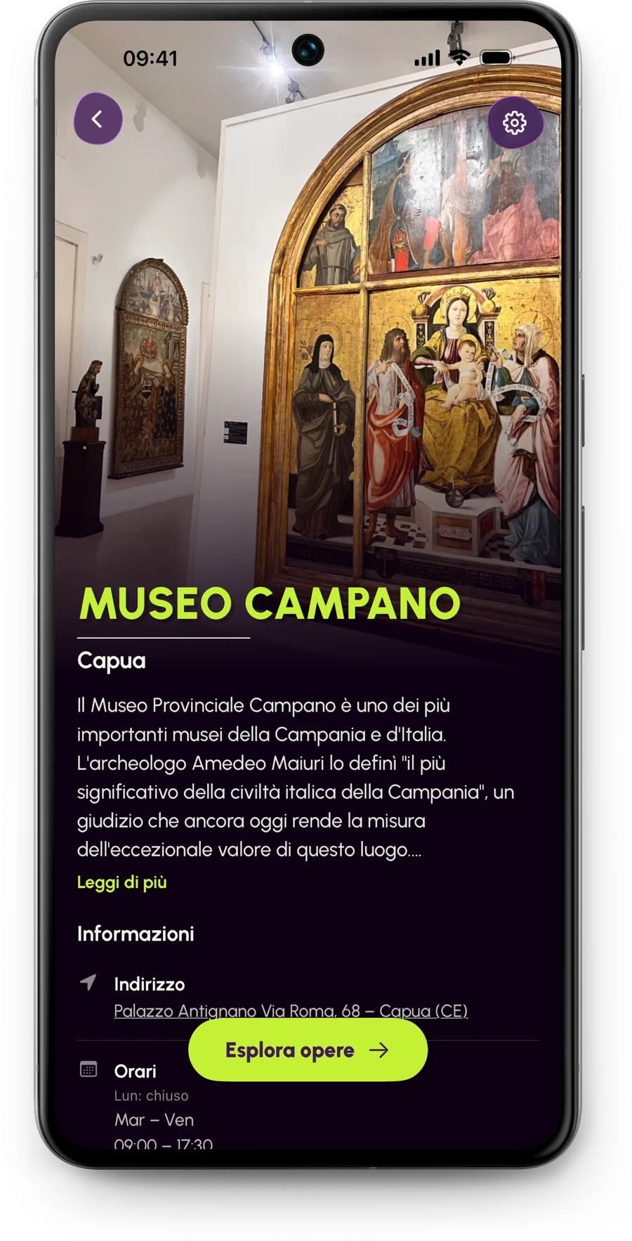 La scheda del Museo Campano di Capua in Parts: Inside Art: foto di una sala con un polittico dorato, descrizione del museo, indirizzo, orari e pulsante Esplora opere.